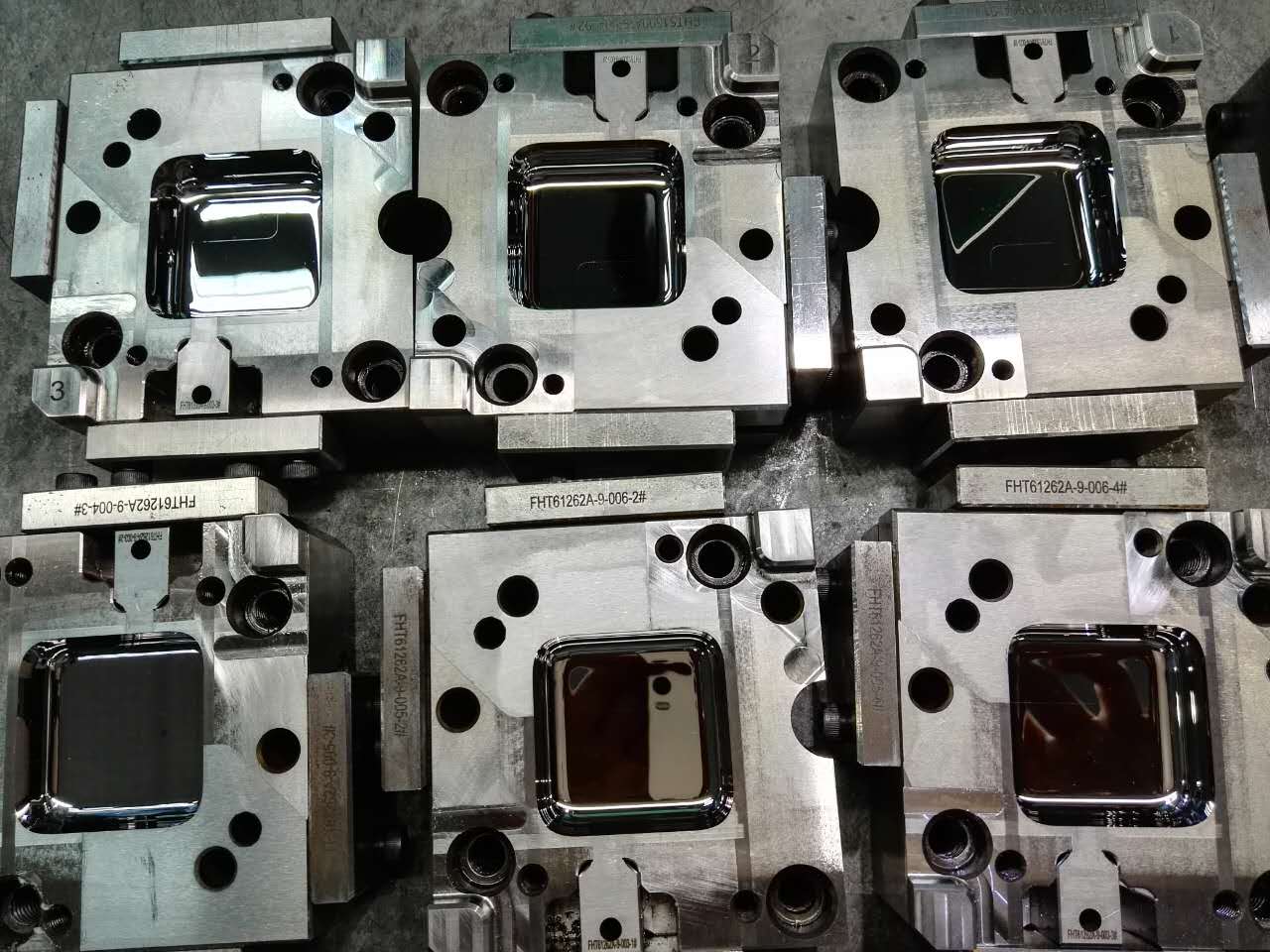 蘋果手機(jī)充電器模具拋光